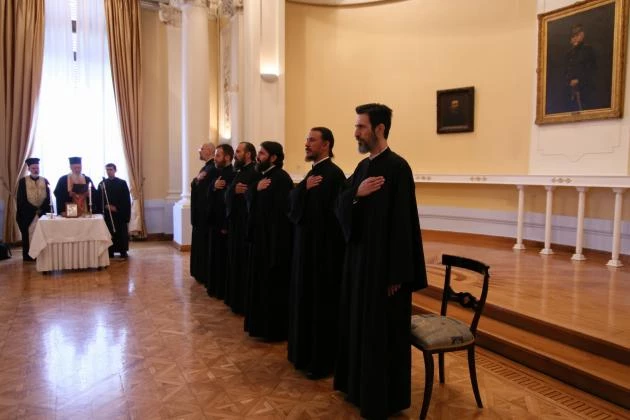 Οι νέοι στρατιωτικοί Ιερείς αναλαμβάνουν καθήκοντα (εικόνες)